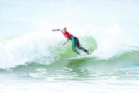 Maui surfers move on at World Junior Championships